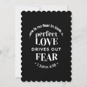 「完全な愛は恐怖を駆逐する」- ヨハネの第一書 4:18 招待状 (正面)