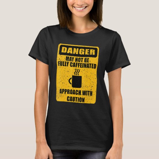 完全にカフェイン入りのコーヒーユーモアではない危険 Tシャツ (正面)