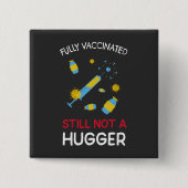 完全に予防接種を受けても困らない 缶バッジ (正面)