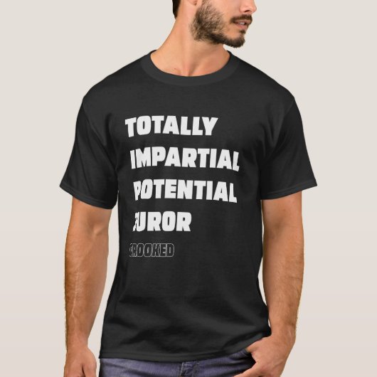 完全に公平な可能性の陪審員が曲がった Tシャツ (正面)