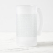 完全に白い特徴のない表面が フロストグラスビールジョッキ (正面右)