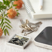 完全に組み立てられた航空機乗務員ヘルメット キーホルダー (側面)