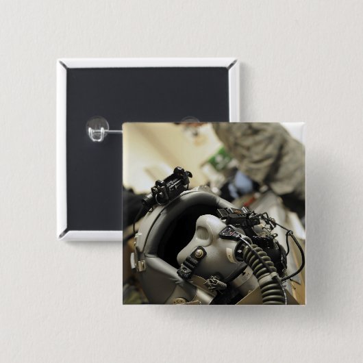 完全に組み立てられた航空機乗務員ヘルメット 缶バッジ (正面&裏面)