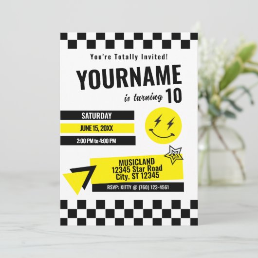 完全レトロ誕生日招待状（黄色） 招待状 (スタンド正面)