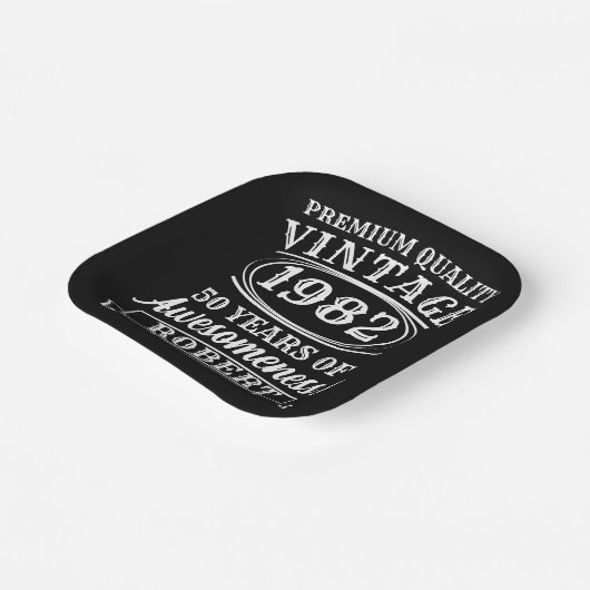 完全熟成パーソナライズされたヴィンテージ誕生日 ペーパープレート (傾斜あり)