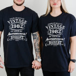 完全熟成パーソナライズされたヴィンテージ誕生日 Tシャツ<br><div class="desc">私たちのエイジ・トゥ・パーフェクトの誕生祝いTシャツでパーソナライズされた、あなたのヴィンテージを忘れられない。ウィスキーをテーマにした誕生日パーティーに最適なレトロなデザインで、「熟成から完全熟成」というフレーズを強調し、優雅で楽しく老いの精神を捉える。大き祝い30、40、50、または成長の魅力にシャツを持つ特別な年話のマイルストーユニークン。まとまりのある思い出に残る表情を作るのに理想的な、これらのカスタム誕生日クルーの分隊のシャツは、あなたのパーティーの各メンバパーソナライズされたーのために可能である。イベントにおもしろいと統一されたtouchを追加し、あなたは写真を撮ったり、街を叩いたり、集まりを楽しんだりしているかどうかに関係なく、グループが目立つようにすカジュアルる。シャツは心地よいやスタイルに合わせて作られており、どの誕生祝いにも最適。ユーモアと仲間意識を兼ね備えたデザインのバースデーシャおもしろいツは、バースデーチーム全員に最適なデザイン。これらの誕生日グループシャツは、名誉のゲストを称えるだけでなく、すべての参加者に包含感と祝祭感をもたらす。これらの誕生日クルーのシャツを着ることで、あなたのパーティーはおもしろいと団結の感覚を放射し、関係するすべての人にとってより特別で楽しいお祝いを作る。</div>