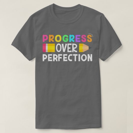 完成やる気を起こさせるを越えた進歩がシュオに戻る Tシャツ (デザイン正面)