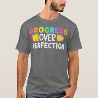 完成やる気を起こさせるを越えた進歩がシュオに戻る Tシャツ