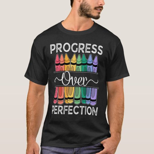 完成を越えて進歩やる気を起こさせる先生戻る Tシャツ (正面)