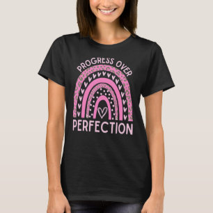 完璧さを超えてやる気を起こさせる進歩し続ける Tシャツ