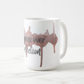 完璧さを超えて進歩絵を描する コーヒーマグカップ (正面右)