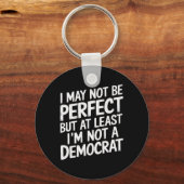 完璧ではないかもしれないが、少なくとも民主党員ではない キーホルダー (正面)