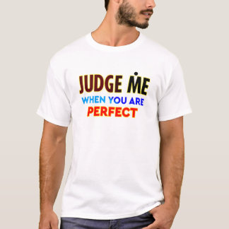 完璧なあなたに私を裁いてください タイポグラフィTシャツ Tシャツ