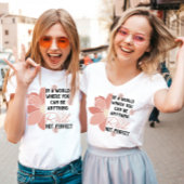 完璧なピンクの花で実在はない何でも Tシャツ