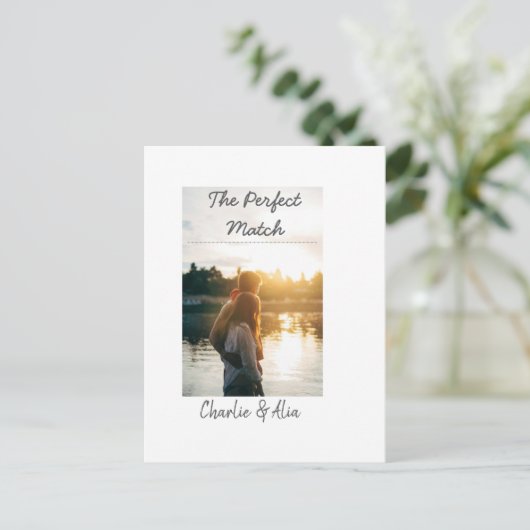 完璧なマッチ結婚のカップルの写真が追加さモダンれる ポストカード (スタンド正面)