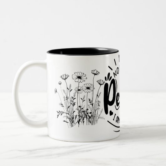 「完璧な人はいなよくはしゃぐい、完璧な人はいない」 ツートーンマグカップ (左)