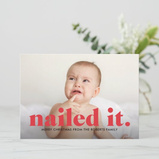 完璧な写真が撮れなかった? このユーモアあふれるクリスマスカードでホリデーシーズンの挨拶をしよう! シーズンカード (スタンド正面)