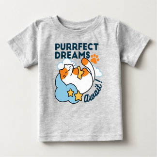 完璧な夢が待っている – かわいい寝猫の夢のような世界 ベビーTシャツ
