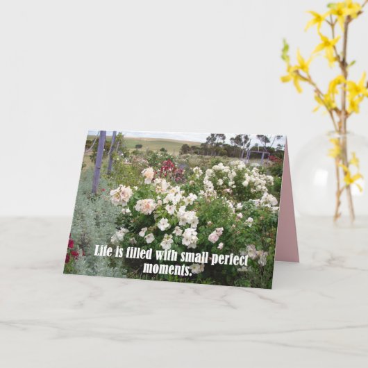 完璧な瞬間に満ちた花の庭のカード カード (黄色い花)