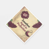 完璧な誕生日パーティーのワインの試飲に熟成 スタンダードランチョンナプキン (角)