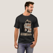 完璧な読書章: 黒猫、書籍、コーヒー Tシャツ (正面フル)