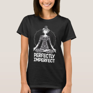 完璧に不完全なヨガ瞑想の少女の贈り物 Tシャツ