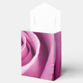 完璧に折り畳まれたピンクのバラ フェイバーボックス (オープン)