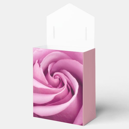 完璧に折り畳まれたピンクのバラ フェイバーボックス (オープン)