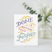 完璧より良い仕上げ – カラー ポストカード (スタンド正面)