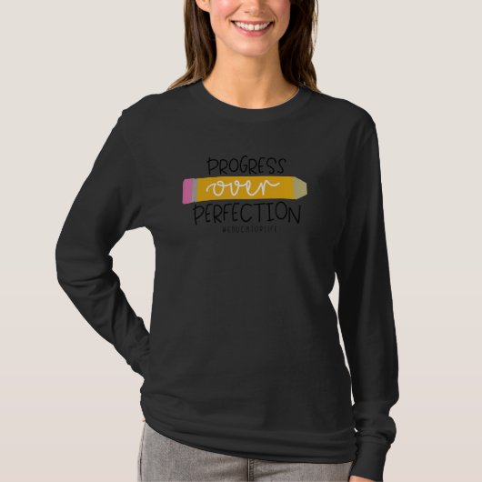完璧より進歩 バックトゥスクール 教育者 Tシャツ (正面)