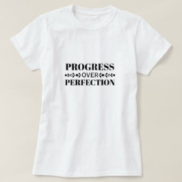 完璧より進歩 マインドフルな成長のモチベーション Tシャツ