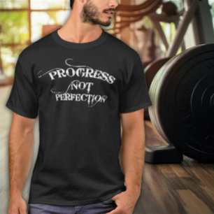 完璧を求めず、進歩を重視するメンズエクササイズ Tシャツ