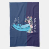 宗教生活から30周年を迎える尼僧ピンクの花 キッチンタオル (縦)