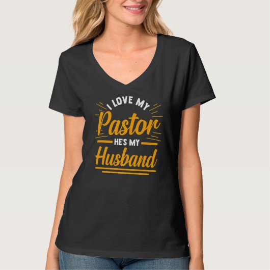宗教的なクリスチャンの妻は私の牧師を愛する彼は私の Tシャツ (正面)