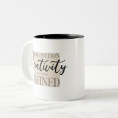 定義によって創造性を定義できない – 引用文 ツートーンマグカップ (正面左)