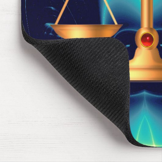 宝石はかりで測石を持つ法律の金ゴールド，正義記号 マウスパッド (コーナー)