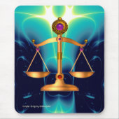 宝石はかりで測石を持つ法律の金ゴールド，正義記号 マウスパッド (正面)