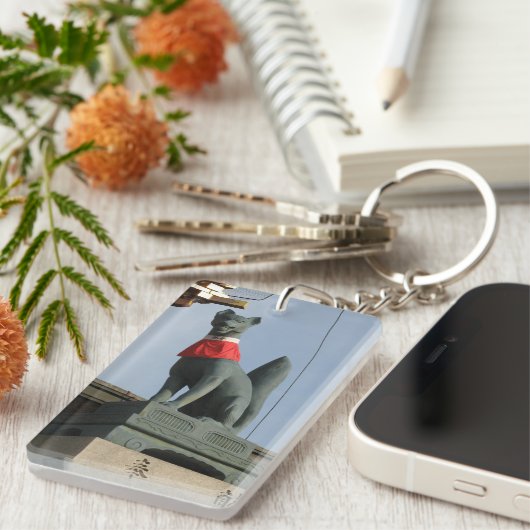 宝石を口に入れたキツネキツネ(キツネ) キーホルダー (正面右)