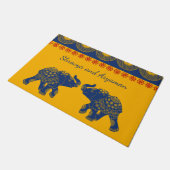 宝石を飾ったゾウ、ゴルド、ブルーパーソナライズされた ドアマット (アングル)