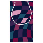 宝石トーンカラフルのゆがんだチェッカーボード スモールペーパーバッグ (裏面)