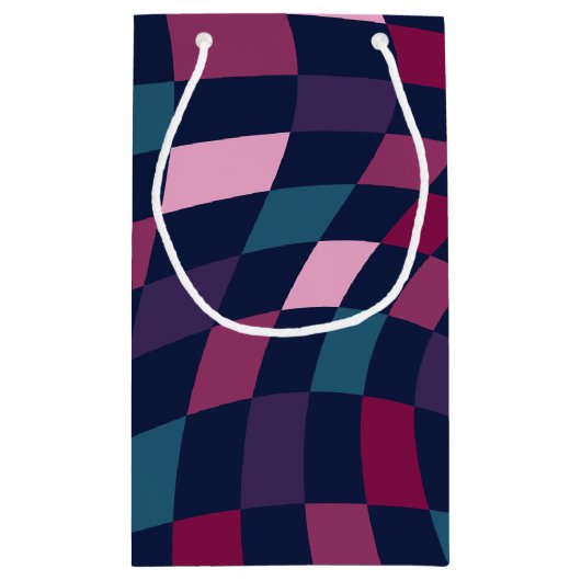 宝石トーンカラフルのゆがんだチェッカーボード スモールペーパーバッグ (裏面)