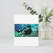 宝箱と水中のスキューバダイバー ポストカード (スタンド正面)