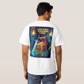 宝箱のあるピクセルダンジョンのシーン Tシャツ (裏面フル)