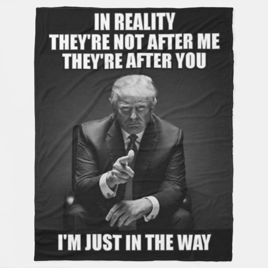 実は彼らはあなたに追われている フリースブランケット (正面)