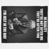 実は彼らはあなたに追われている フリースブランケット (正面(横))