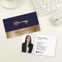 実在不動産プロフェッショナル不動産仲介業者鍵挿入写真