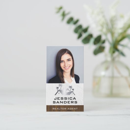 実在不動産ロゴ |ビジネスウーマン 名刺 (スタンド正面)