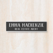 実在不動産屋ぶら下がった社のドアサイン名プレート サインプレート (正面)