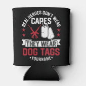 実在英雄は衣服ケープズ彼らは衣服犬タグ 缶クーラー (裏面)