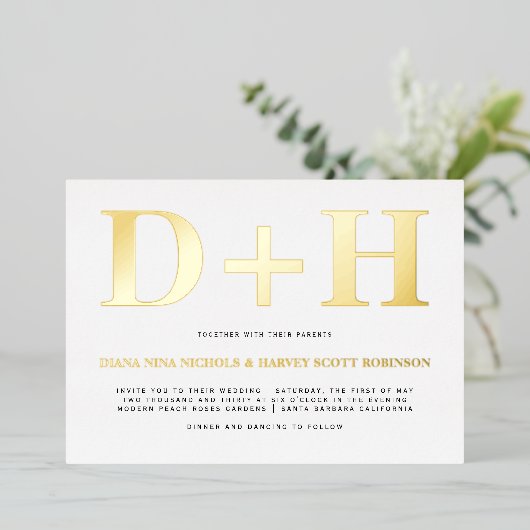 実在金ゴールド箔イニシャルはっきりした結婚タイポグラフィ 箔招待状 (立ち正面)